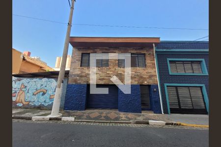 Fachada de casa à venda com 4 quartos, 255m² em Centro, Campinas