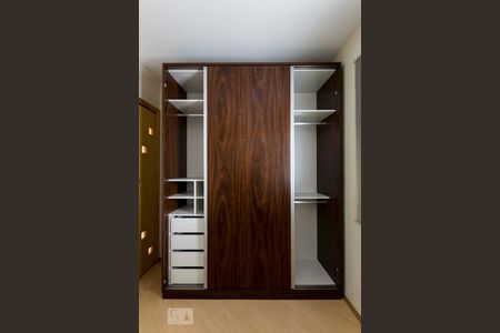 Quarto 1 (Armários) de apartamento para alugar com 2 quartos, 50m² em Cambuci, São Paulo