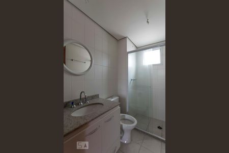 Banheiro social de apartamento para alugar com 3 quartos, 91m² em Vila Firmiano Pinto, São Paulo