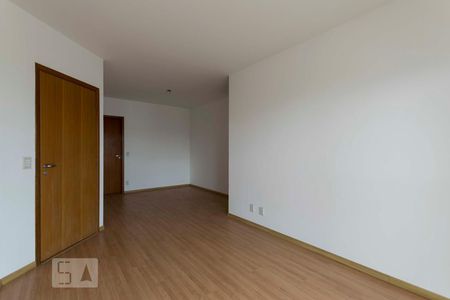Sala de apartamento para alugar com 3 quartos, 91m² em Vila Firmiano Pinto, São Paulo