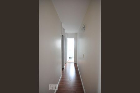 corredor de apartamento para alugar com 2 quartos, 56m² em Vila Suzana, São Paulo