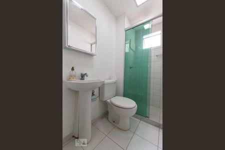 Banheiro de apartamento para alugar com 2 quartos, 60m² em Jardim Pinheiros, São Paulo