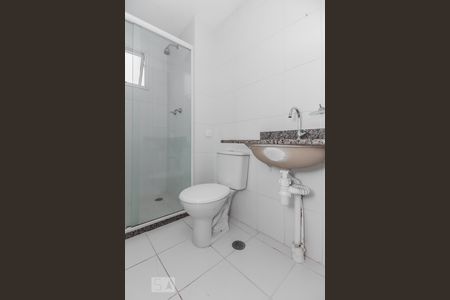 Banheiro de apartamento à venda com 2 quartos, 58m² em Jardim Flor da Montanha, Guarulhos