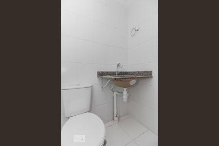 Banheiro de apartamento à venda com 2 quartos, 58m² em Jardim Flor da Montanha, Guarulhos