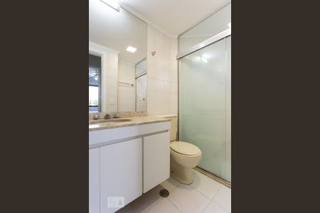 Banheiro de apartamento para alugar com 1 quarto, 45m² em Indianópolis, São Paulo