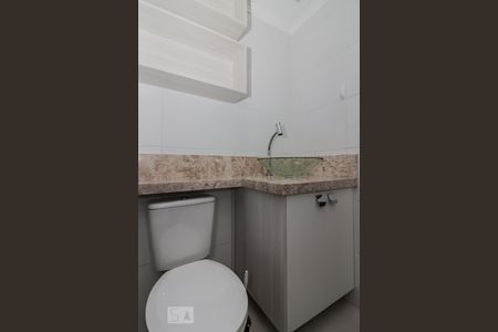 Banheiro de apartamento para alugar com 2 quartos, 60m² em Jardim Flor da Montanha, Guarulhos