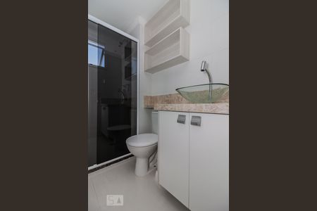Banheiro de apartamento para alugar com 2 quartos, 60m² em Jardim Flor da Montanha, Guarulhos