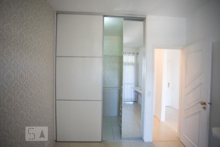 Armário / Closet  de apartamento para alugar com 2 quartos, 68m² em Barra da Tijuca, Rio de Janeiro