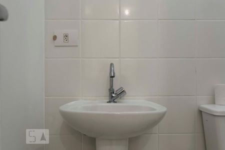 Banheiro (Torneira) de kitnet/studio para alugar com 1 quarto, 45m² em Cambuci, São Paulo