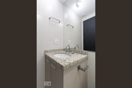 Banheiro de apartamento para alugar com 1 quarto, 46m² em Vila Gomes Cardim, São Paulo