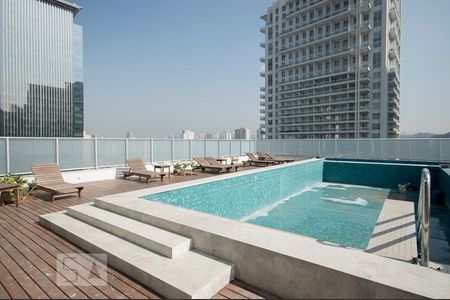 Studio para alugar com 51m², 1 quarto e 1 vaga Studio para alugar com 51m², 1 quarto e 1 vagaPiscina