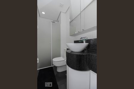 Banheiro de apartamento à venda com 2 quartos, 113m² em Vila Gumercindo, São Paulo
