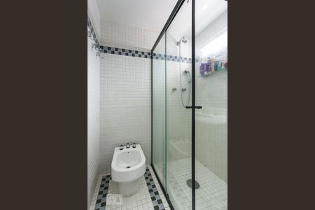 Banheiro de apartamento à venda com 2 quartos, 75m² em Moema, São Paulo
