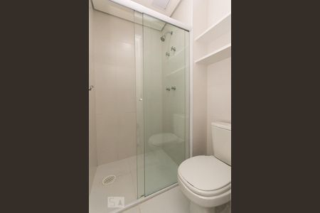 Banheiro de kitnet/studio para alugar com 1 quarto, 34m² em Água Branca, São Paulo