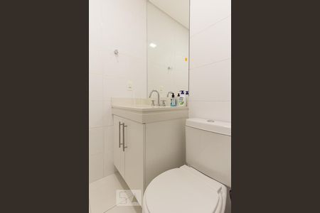 Banheiro de kitnet/studio para alugar com 1 quarto, 37m² em Vila Cordeiro, São Paulo