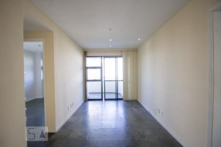 Sala de apartamento para alugar com 2 quartos, 68m² em Barra da Tijuca, Rio de Janeiro