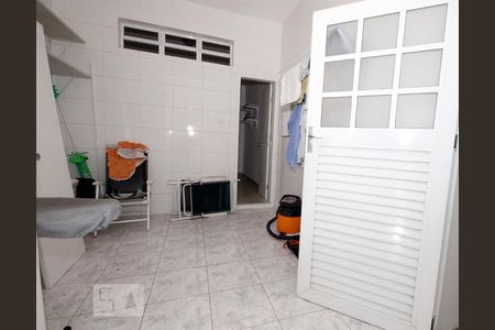 Casa à venda com 203m², 2 quartos e 2 vagas Casa à venda com 203m², 2 quartos e 2 vagasÁrea de Serviço.