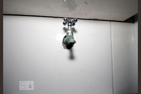 Casa à venda com 203m², 2 quartos e 2 vagas Casa à venda com 203m², 2 quartos e 2 vagasTorneira Banheiro de Serviço.