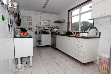 Casa à venda com 203m², 2 quartos e 2 vagas Casa à venda com 203m², 2 quartos e 2 vagasCozinha.