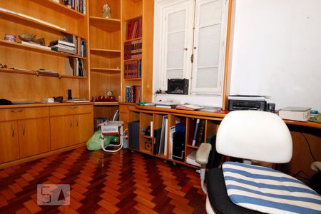 Casa à venda com 203m², 2 quartos e 2 vagas Casa à venda com 203m², 2 quartos e 2 vagasEscritório.