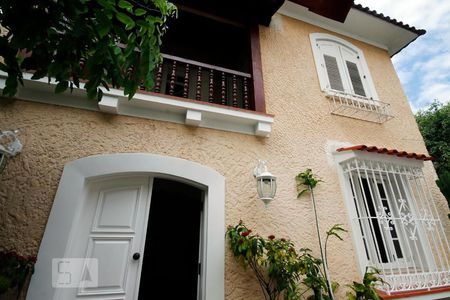 Casa à venda com 203m², 2 quartos e 2 vagas Casa à venda com 203m², 2 quartos e 2 vagasFachada da Casa.