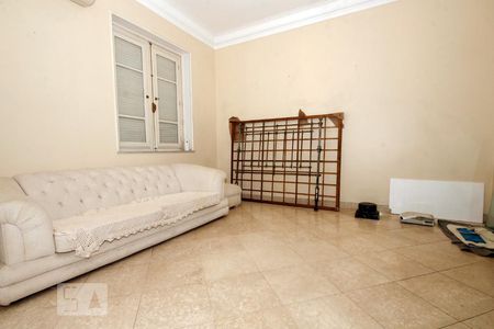 Casa à venda com 203m², 2 quartos e 2 vagas Casa à venda com 203m², 2 quartos e 2 vagasSala.