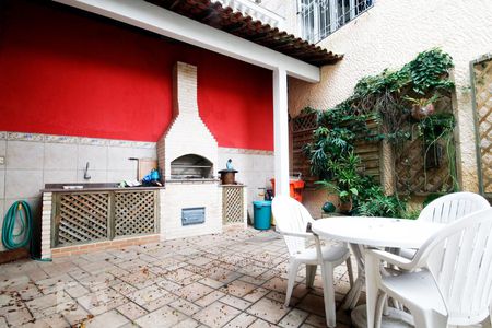 Casa à venda com 203m², 2 quartos e 2 vagas Casa à venda com 203m², 2 quartos e 2 vagasChurrasqueira.