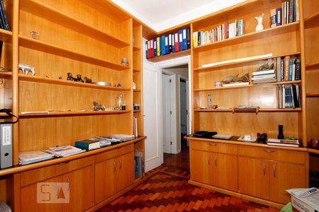 Casa à venda com 203m², 2 quartos e 2 vagas Casa à venda com 203m², 2 quartos e 2 vagasEscritório.