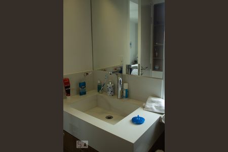 Banheiro Suíte de apartamento à venda com 1 quarto, 72m² em Vila Madalena, São Paulo