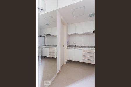 Cozinha de kitnet/studio para alugar com 1 quarto, 28m² em Bela Vista, São Paulo