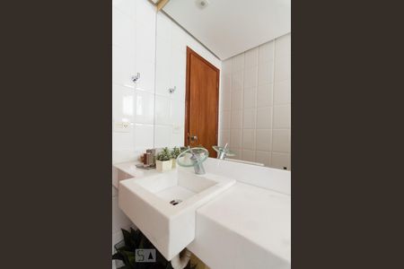 Banheiro de apartamento à venda com 3 quartos, 84m² em Vila Brandina, Campinas