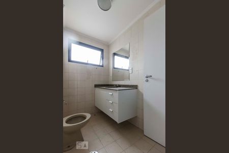 Banheiro de apartamento à venda com 2 quartos, 60m² em Vila Romero, São Paulo