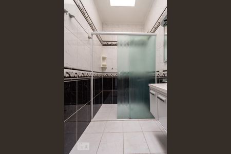 Banheiro da Suíte 1 de casa para alugar com 3 quartos, 150m² em Jardim Chácara Inglesa, São Bernardo do Campo