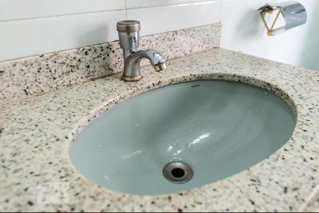 Banheiro de apartamento à venda com 2 quartos, 90m² em Vila Yara, Osasco