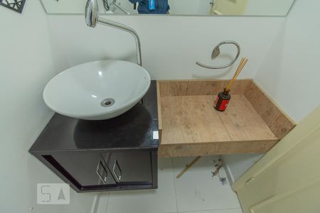 Lavabo de apartamento para alugar com 1 quarto, 72m² em Guarani, Campinas