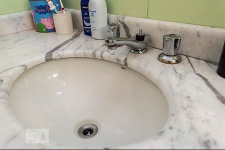 Banheiro da suíte de casa de condomínio para alugar com 4 quartos, 495m² em Alphaville Residencial Um, Barueri