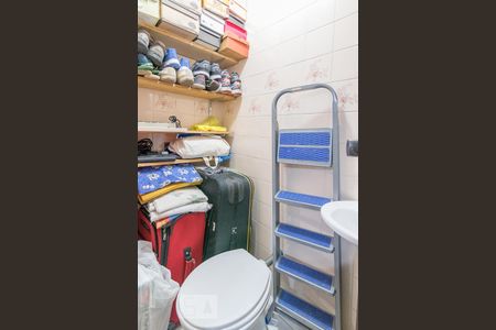 Apartamento à venda com 125m², 3 quartos e 2 vagas Apartamento à venda com 125m², 3 quartos e 2 vagasBanheiro de Serviço