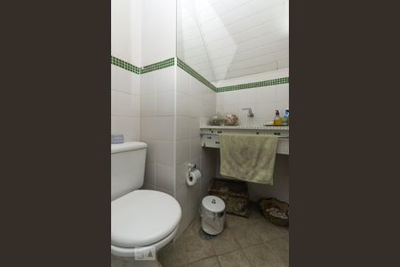 Lavabo de casa para alugar com 3 quartos, 180m² em Cerqueira César, São Paulo