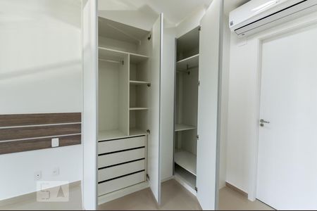 Sala / Quarto de kitnet/studio para alugar com 1 quarto, 42m² em Empresarial 18 do Forte, Barueri