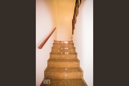 Escada de casa à venda com 3 quartos, 174m² em Chácara Inglesa, São Paulo