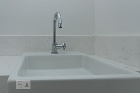 Detalhe do Lavabo de apartamento para alugar com 2 quartos, 80m² em Perdizes, São Paulo