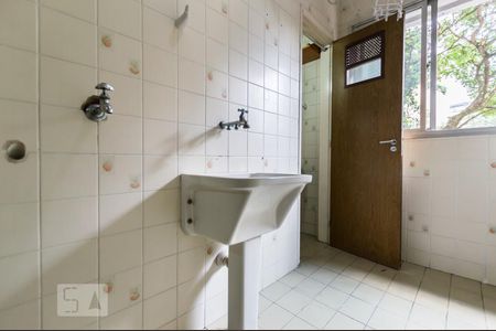 Área de serviço de apartamento para alugar com 2 quartos, 64m² em Vila Yara, Osasco