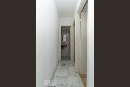 Corredor de apartamento à venda com 2 quartos, 55m² em Vila Ipojuca, São Paulo