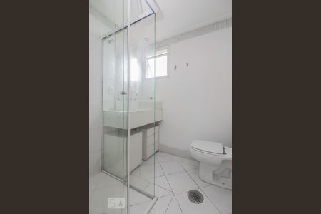 Banheiro de apartamento para alugar com 1 quarto, 50m² em Vila Suzana , São Paulo