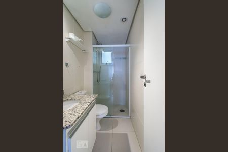 Banheiro de apartamento à venda com 2 quartos, 70m² em Vila Valparaíso, Santo André