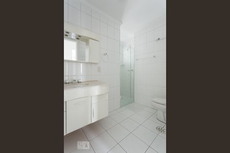 Banheiro de apartamento à venda com 2 quartos, 84m² em Vila Olímpia, São Paulo