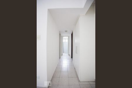 Corredor de apartamento para alugar com 2 quartos, 55m² em Água Rasa, São Paulo