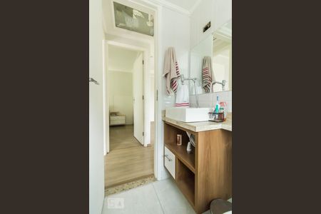 Banheiro de apartamento à venda com 2 quartos, 50m² em Vila Leonor, Guarulhos