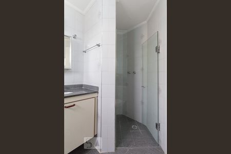 Banheiro de apartamento para alugar com 3 quartos, 110m² em Vila Nair, São Paulo
