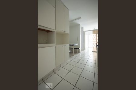 Cozinha de apartamento para alugar com 2 quartos, 90m² em Santo Amaro, São Paulo